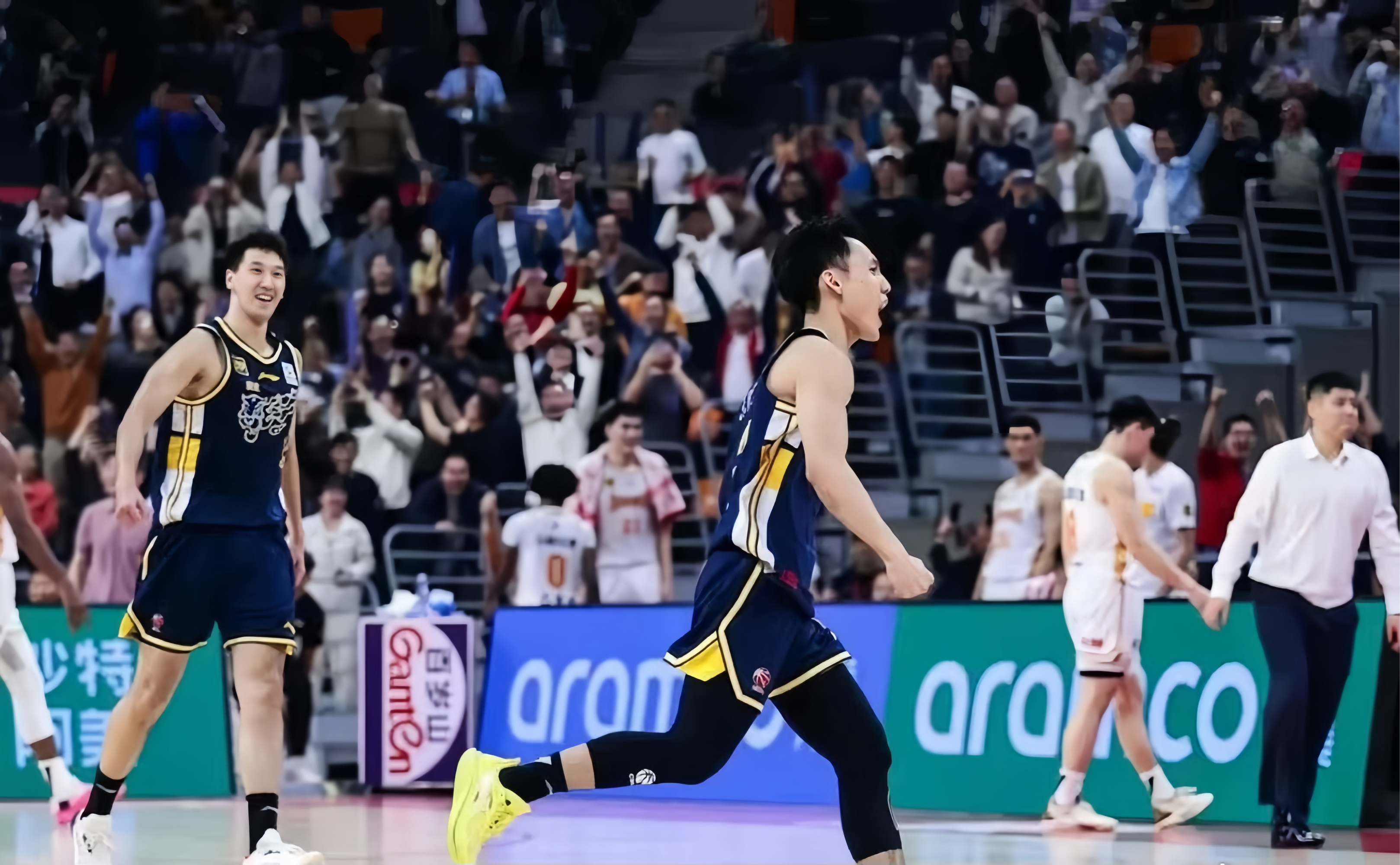 yy易游网站赛前体能课后，广东宏远再遭质疑备战西甲，话题不断，训练强度明显提升的简单介绍